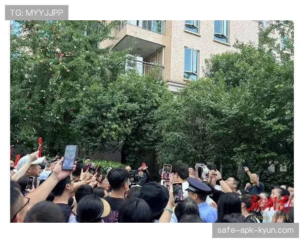 覃海洋出门像走秀，进体育馆又像回家，这两种生活我怎么接受